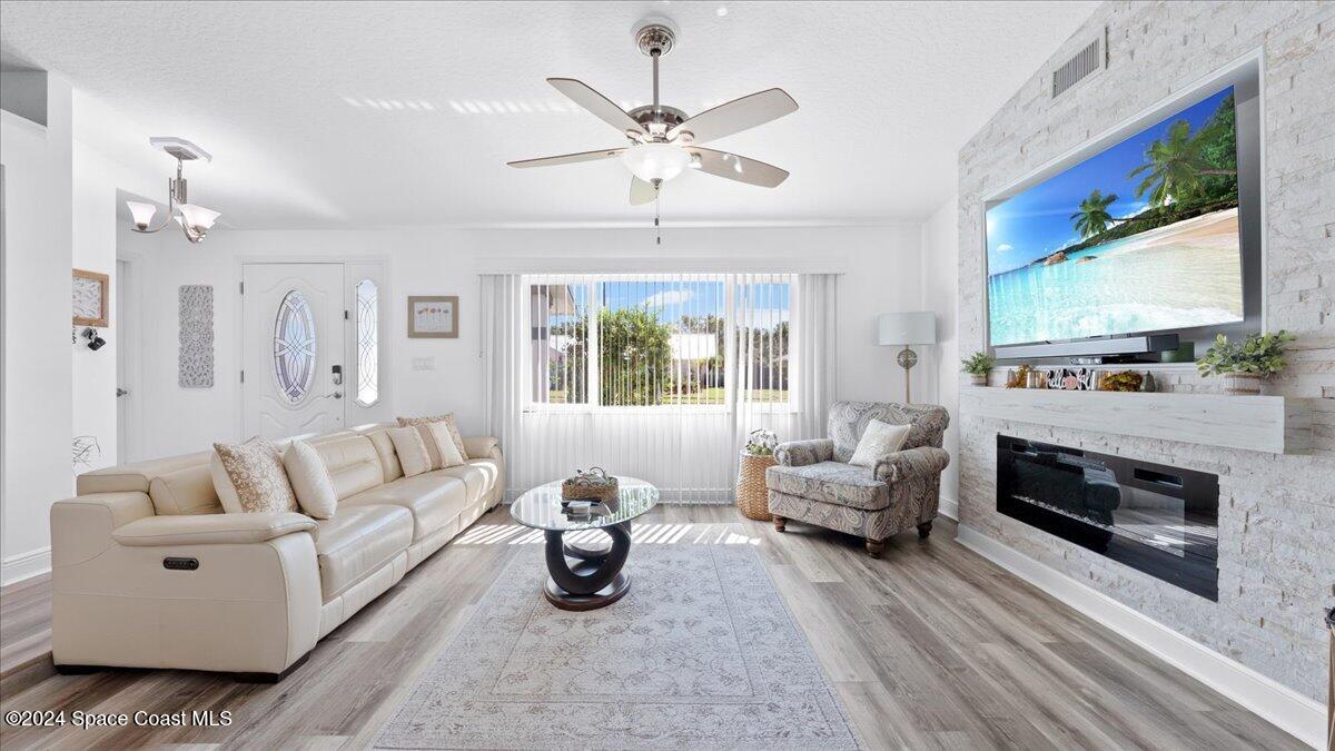 2800 Raintree Lake Circle Merritt Island, FL 32953 - Photo 16 of 52 09-Living Area