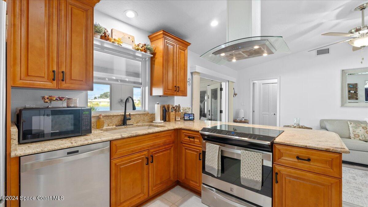 2800 Raintree Lake Circle Merritt Island, FL 32953 - Photo 22 of 52 17-Kitchen