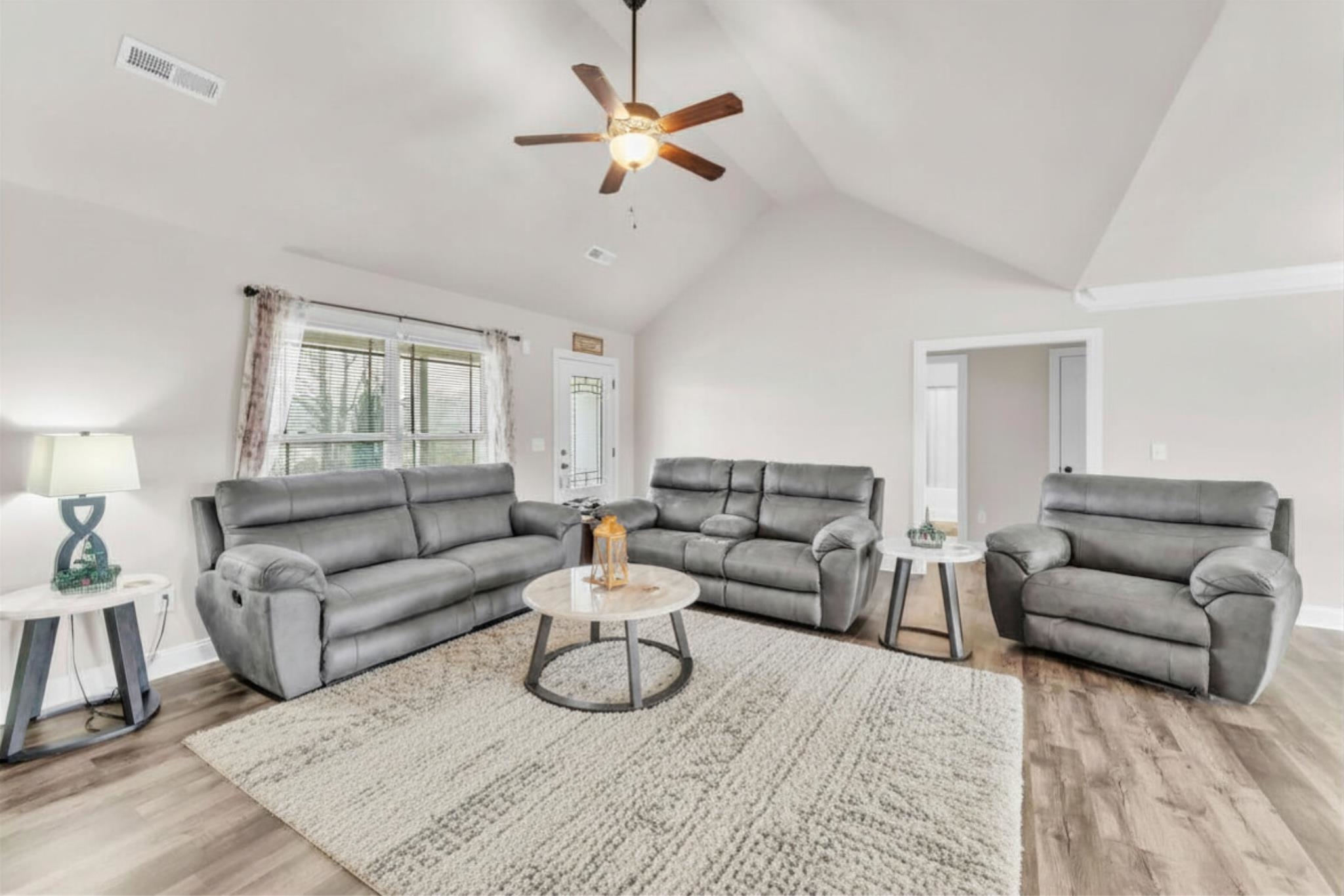 346 North Green River Road Gaffney, SC 29341 - Photo 3 of 18 Living Room