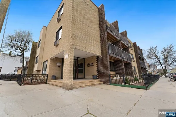 $1,900 | 7117 Park Avenue, Unit A4, North Bergen, NJ 07047