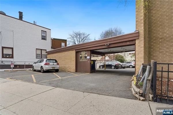 $1,900 | 7117 Park Avenue, Unit A4, North Bergen, NJ 07047