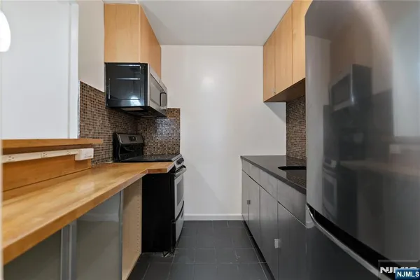 $1,900 | 7117 Park Avenue, Unit A4, North Bergen, NJ 07047