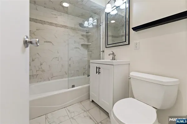 $1,900 | 7117 Park Avenue, Unit A4, North Bergen, NJ 07047