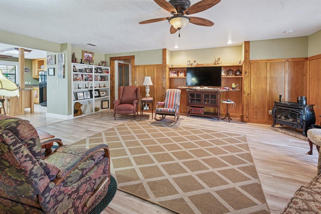 6247 Northwest 35th Street Bell, FL 32619 - Photo 13 of 50