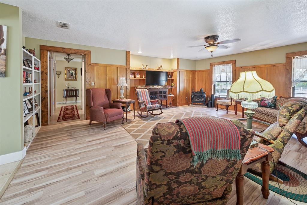 6247 Northwest 35th Street Bell, FL 32619 - Photo 10 of 50