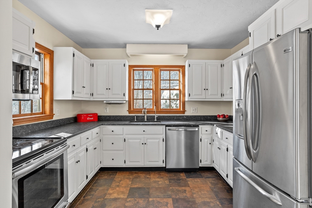 117 Burnham Road Bolton, MA 01740 - Photo 7 of 38