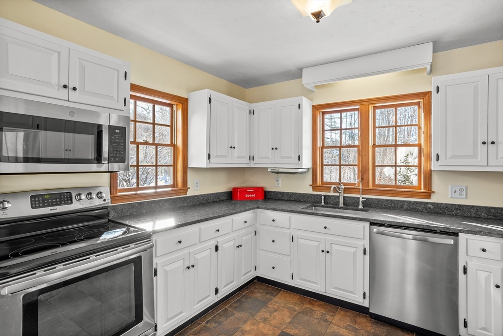 117 Burnham Road Bolton, MA 01740 - Photo 8 of 38