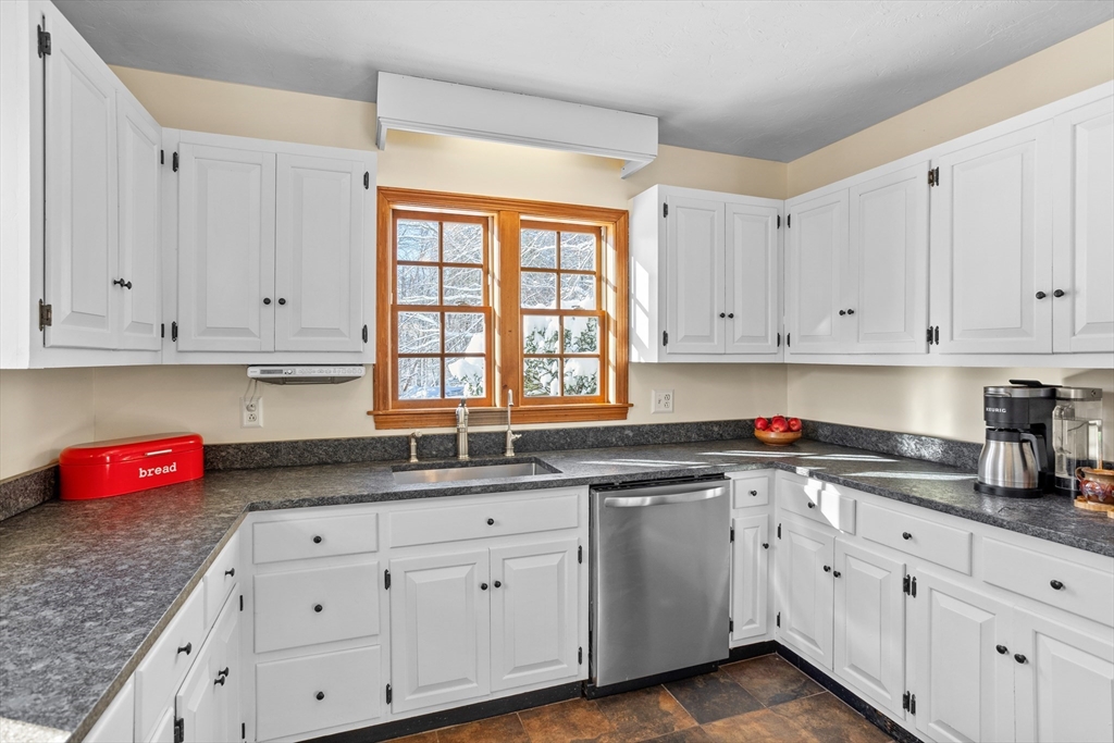 117 Burnham Road Bolton, MA 01740 - Photo 9 of 38