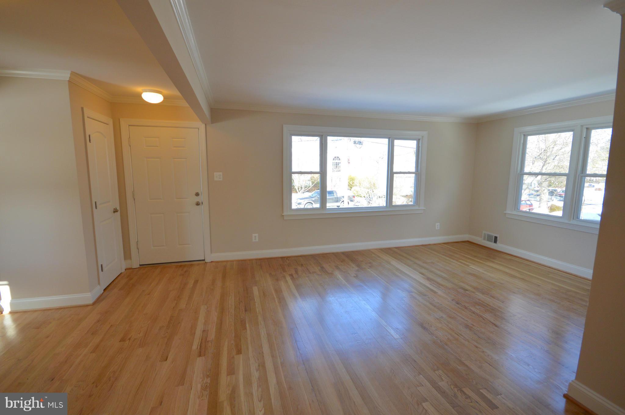 12309 Centerhill Street Silver Spring, MD 20902 - Photo 4 of 21 Living Room
