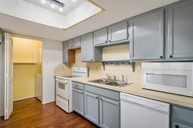 $1,250 | 14777 Wunderlich Drive, Unit 811, Houston, TX 77069