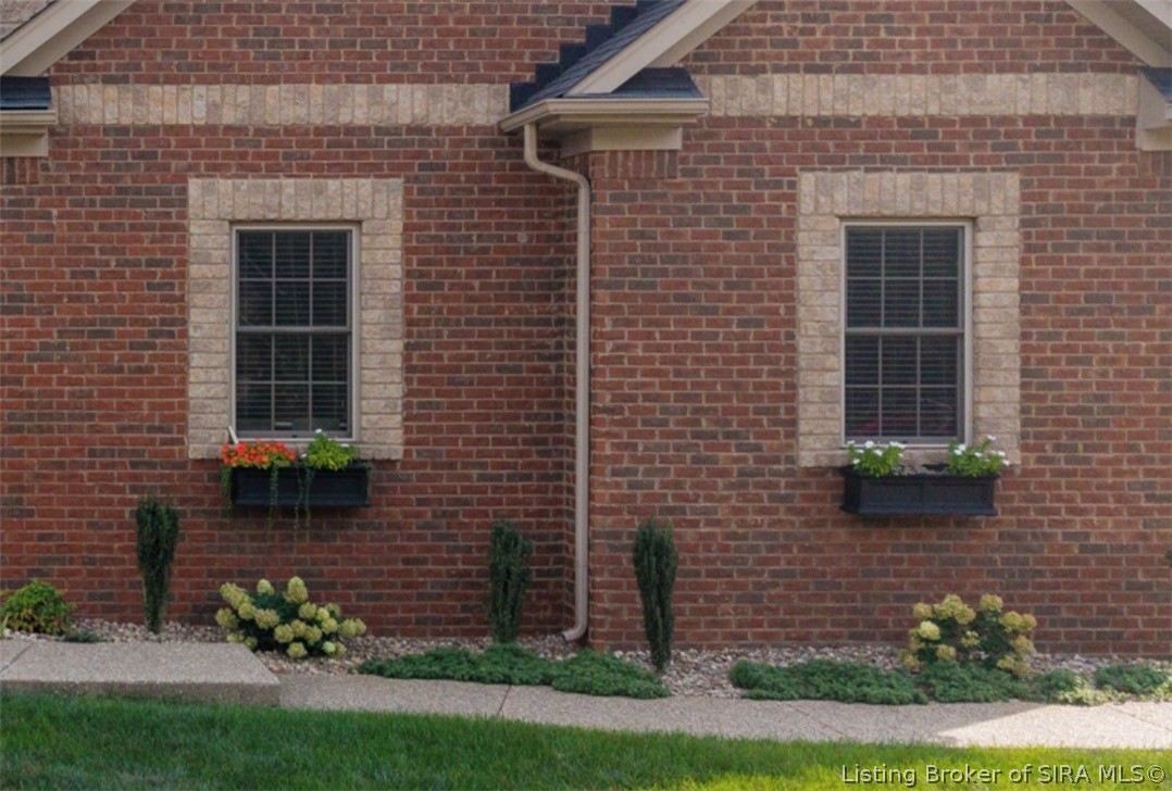 4063 Viewcrest Loop Floyds Knobs, IN 47119 - Photo 3 of 41 Beautiful Landscaping
