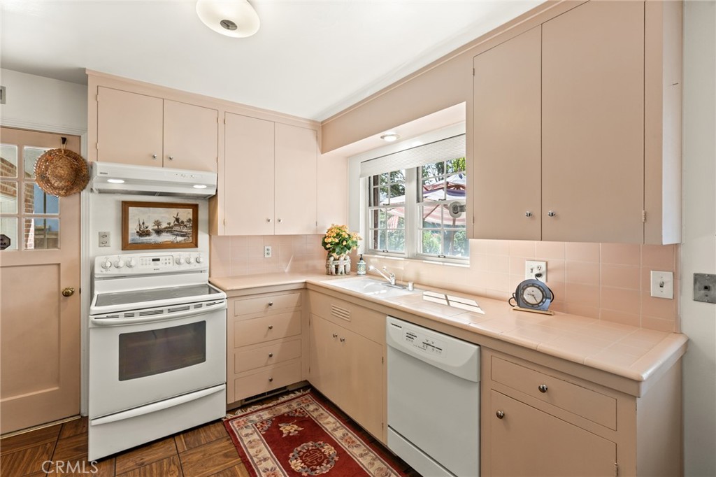 1192 Manchester Road Chico, CA 95926 - Photo 12 of 35 Kitchen
