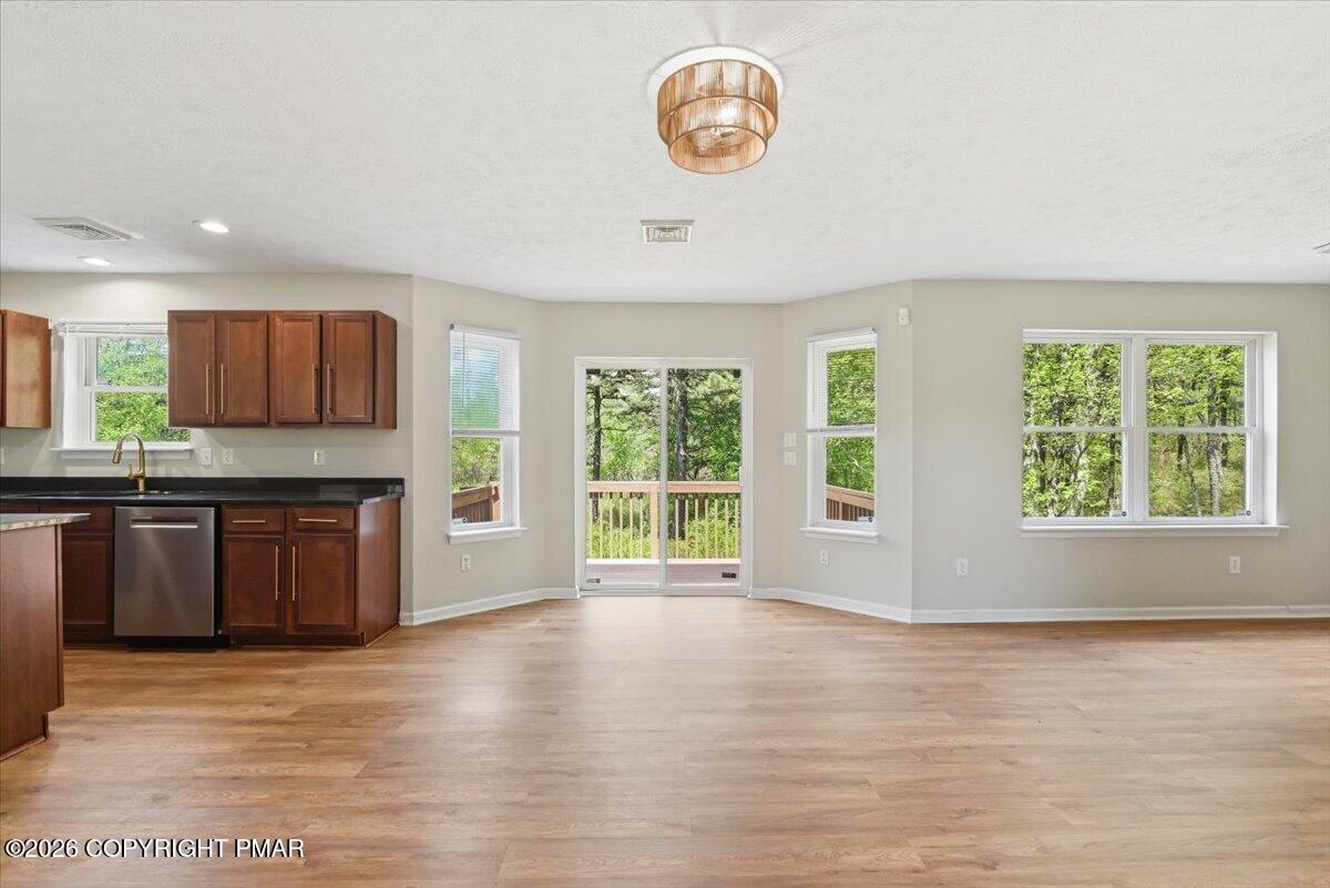 1201 Clover Road Long Pond, PA 18334 - Photo 22 of 105 Eat-In Area