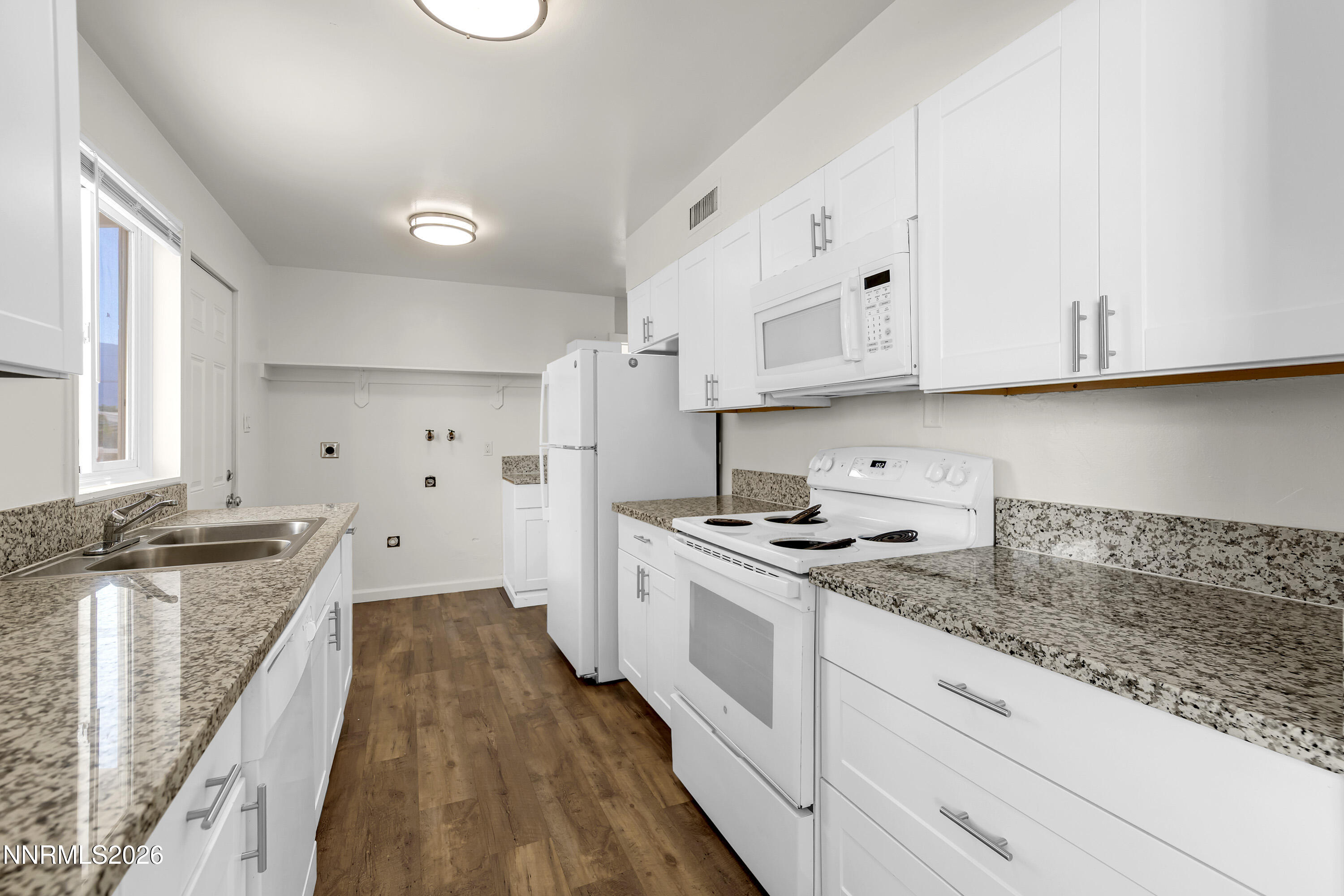 12101 Rocky Mountain Street Reno, NV 89506 - Photo 9 of 26 RockyMountain12101-015