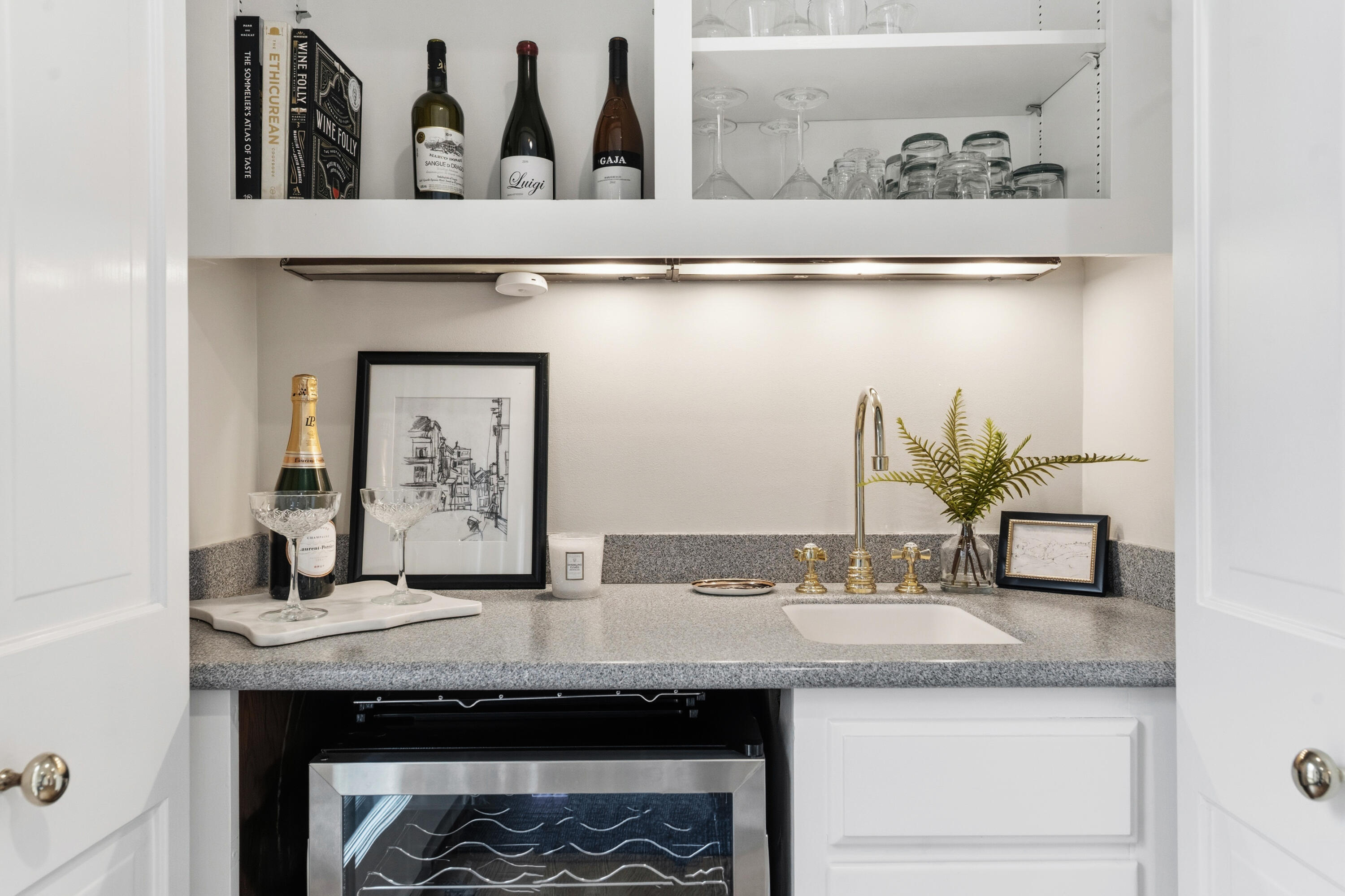 1260 East Dean Road Fox Point, WI 53217 - Photo 22 of 88 Wet Bar