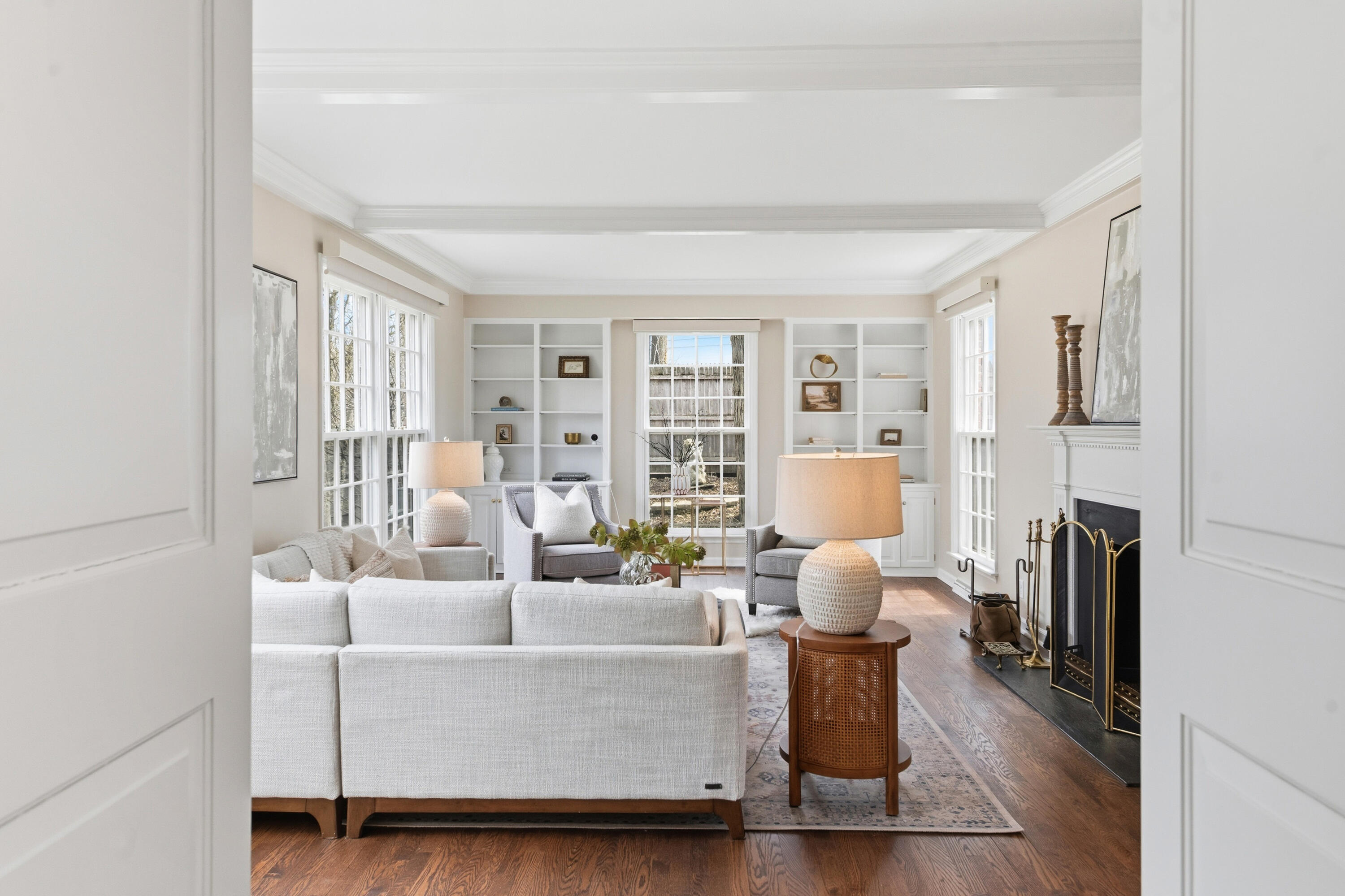 1260 East Dean Road Fox Point, WI 53217 - Photo 25 of 88 Living Room