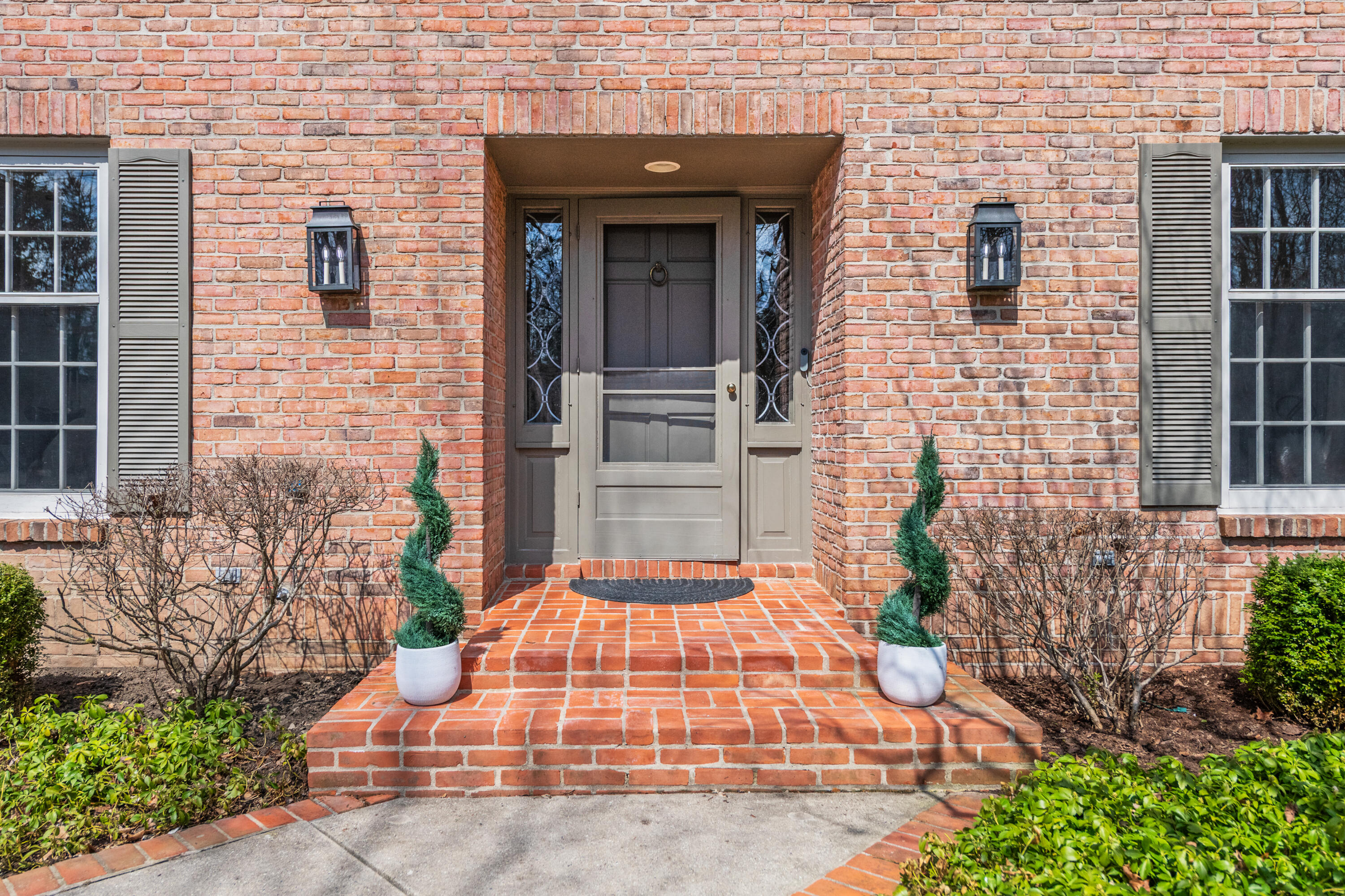 1260 East Dean Road Fox Point, WI 53217 - Photo 2 of 88 Front Entrance