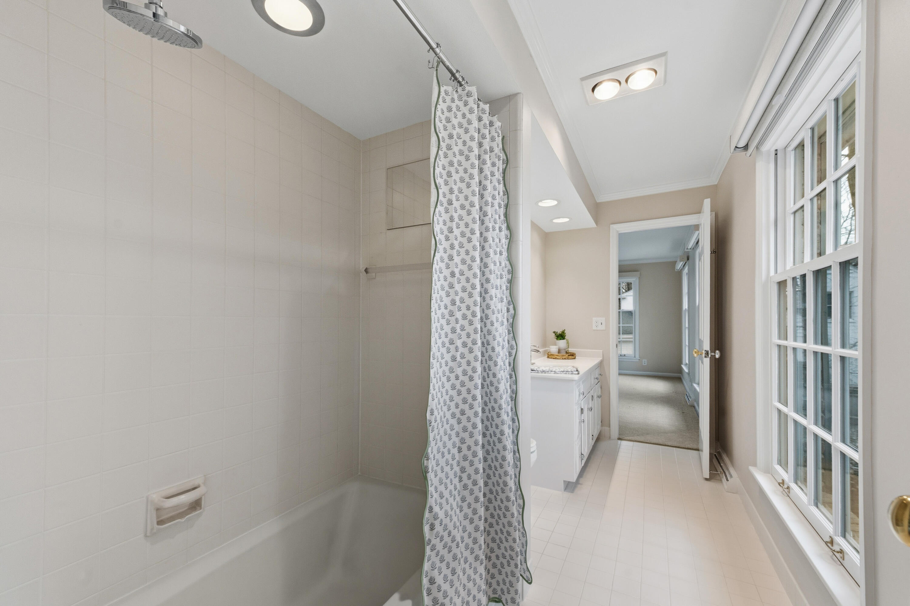 1260 East Dean Road Fox Point, WI 53217 - Photo 47 of 88 Jack and Jill Bathroom Upstairs