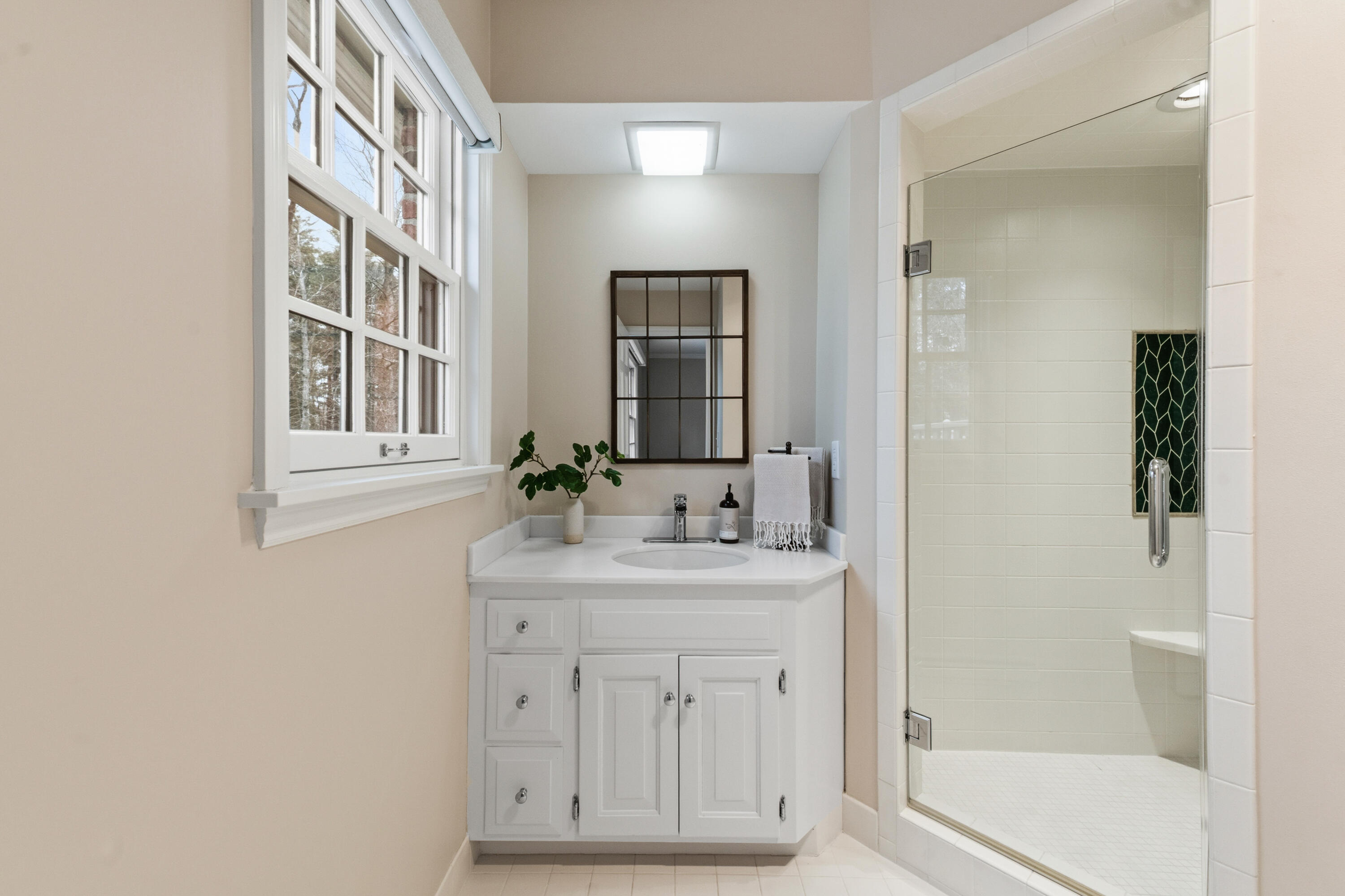 1260 East Dean Road Fox Point, WI 53217 - Photo 56 of 88 Upstairs Bathroom