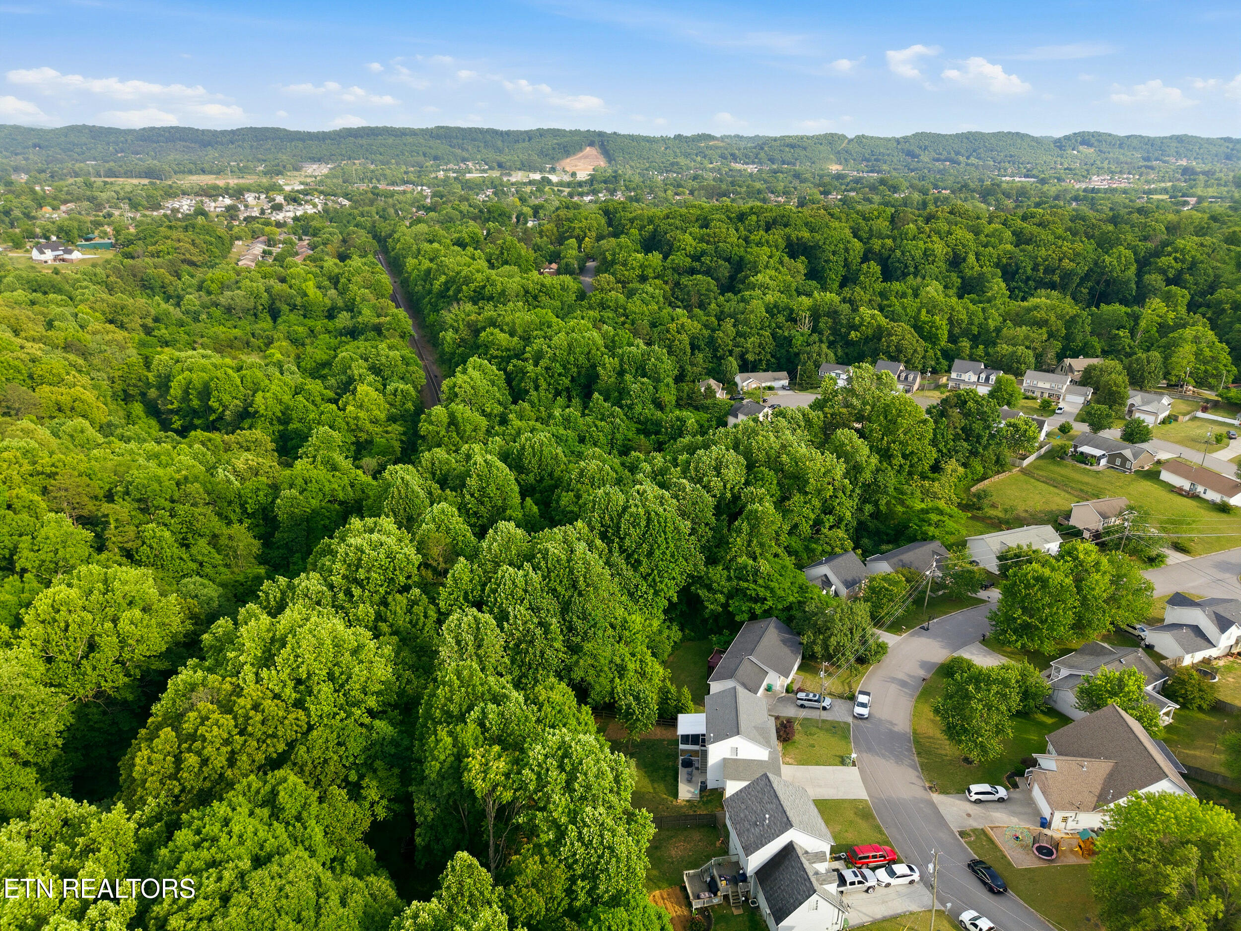 8258 Oak Terrace Lane Powell, TN 37849 - Photo 14 of 47 14_8258_oak_terrace_ln_0014