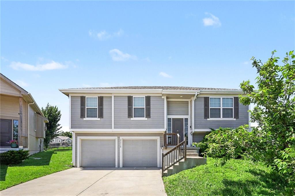 21710 North Ridge Peculiar, MO 64078 - Photo 1 of 18