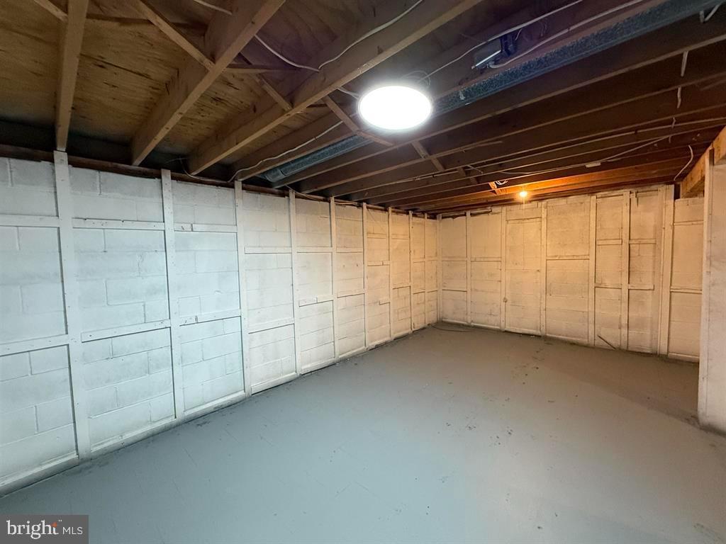 1964 East Oak Road, Unit G2 Vineland, NJ 08361 - Photo 26 of 28 a view of an empty garage