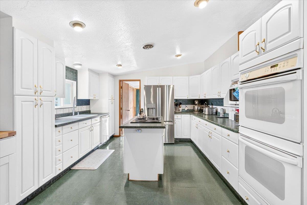 5292 North Shore Diamond Lake Road Newport, WA 99156 - Photo 2 of 40
