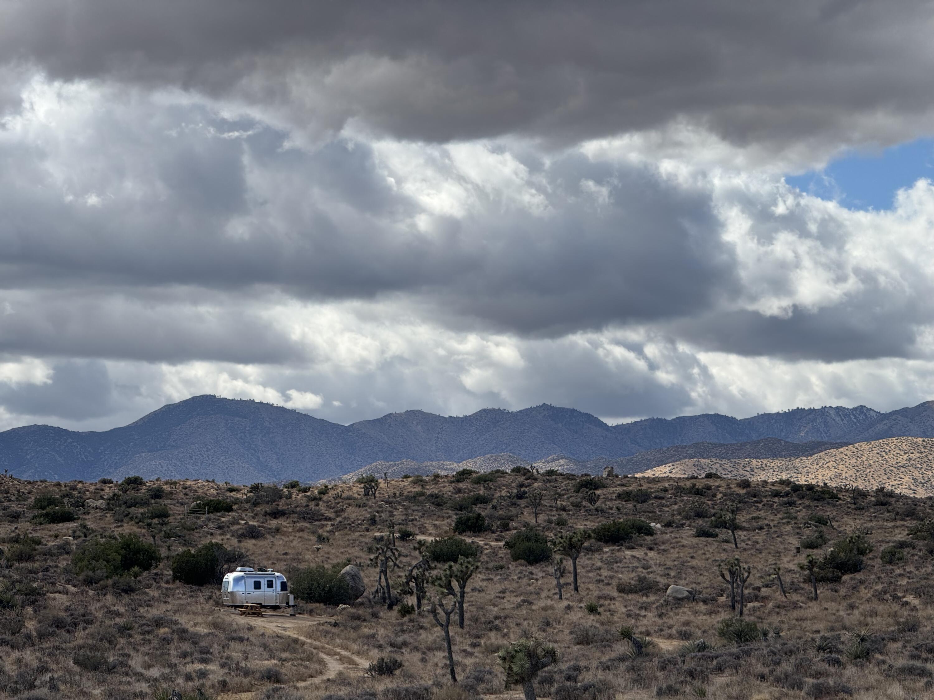 52185 Jalmar Road Yucca Valley, CA 92285 - Photo 9 of 10 a view of sunset and mountain in an outdoor space