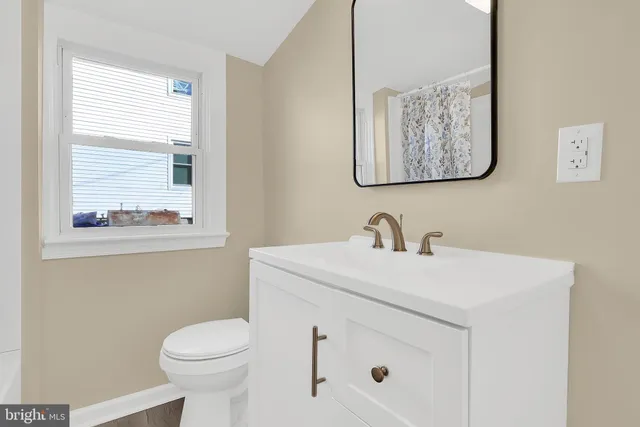 $329,000 | 110 East King Street, Seaford, DE 19973