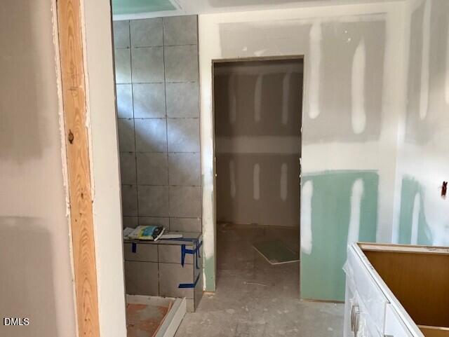 2023 Seneca Road Raleigh, NC 27604 - Photo 18 of 40 a bathroom with a bathtub and a shower