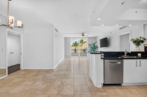 $649,000 | 403 South Sapodilla Avenue, Unit 307, West Palm Beach, FL 33401