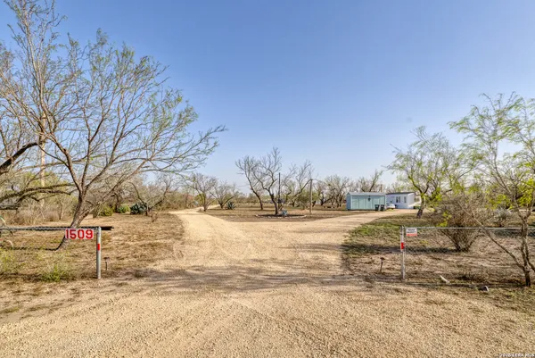 $250,000 | 1509 Westward Trail, Uvalde, TX 78801