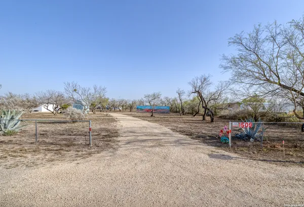 $250,000 | 1509 Westward Trail, Uvalde, TX 78801