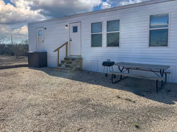 $250,000 | 1509 Westward Trail, Uvalde, TX 78801