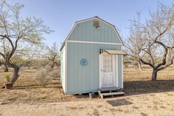 $250,000 | 1509 Westward Trail, Uvalde, TX 78801