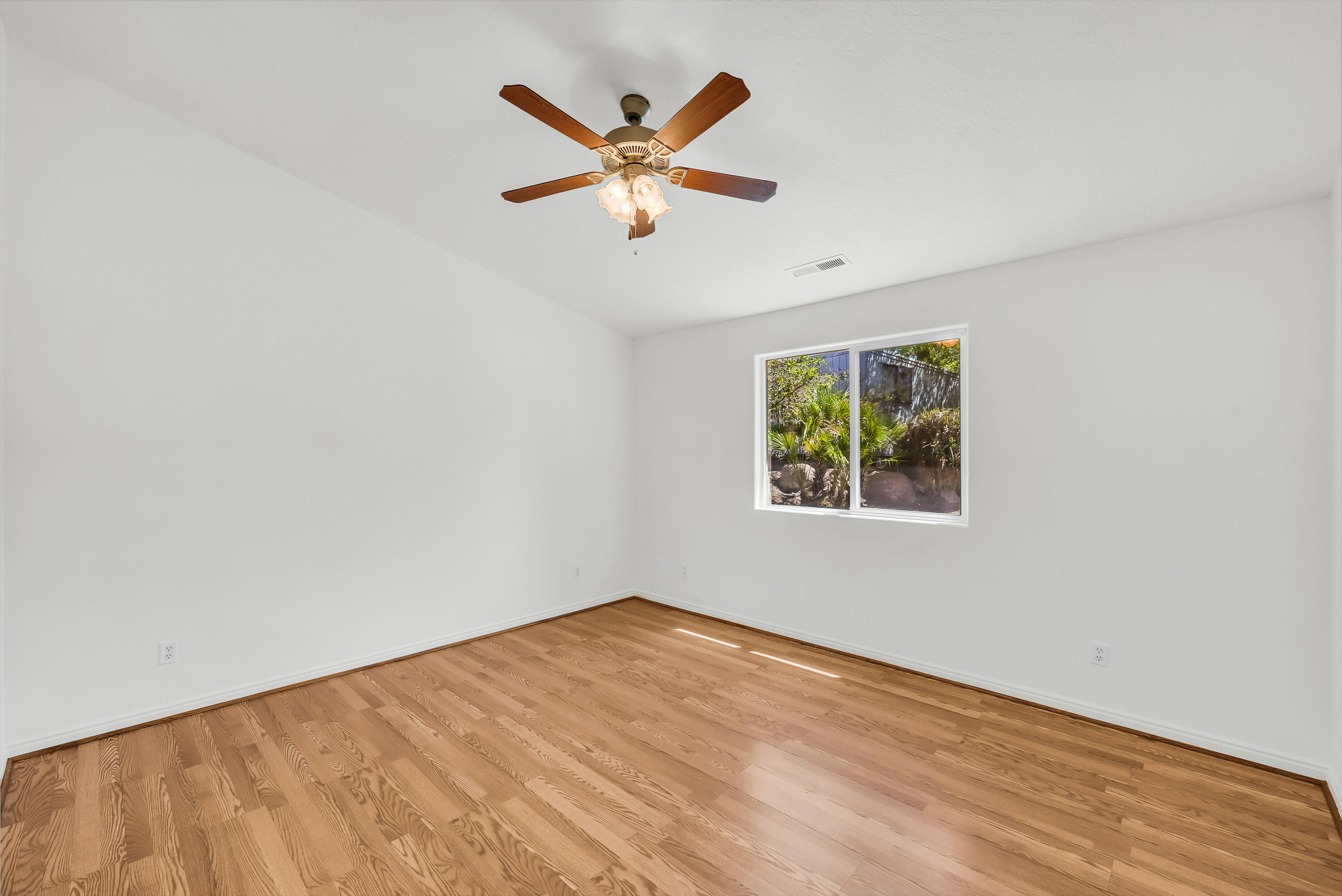 169 South 2100 East St. George, UT 84790 - Photo 5 of 17 11-H-11
