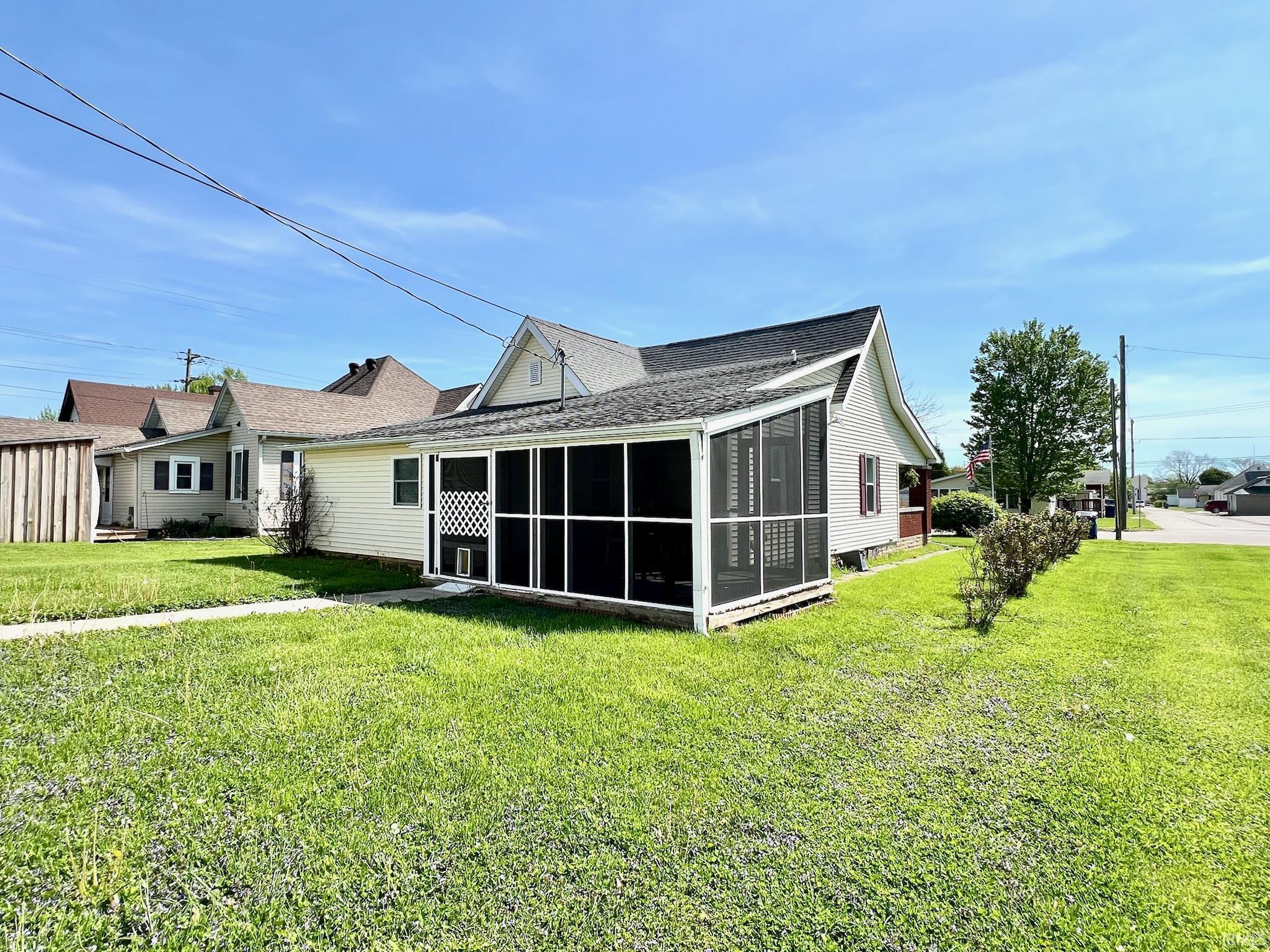 611 R Street Bedford, IN 47421 - Photo 9 of 30 Gallery Image 9