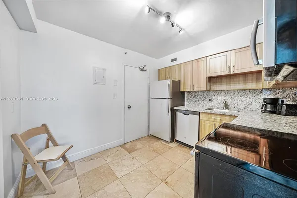 $3,660 | 5101 Collins Avenue, Unit 11K, Miami Beach, FL 33140