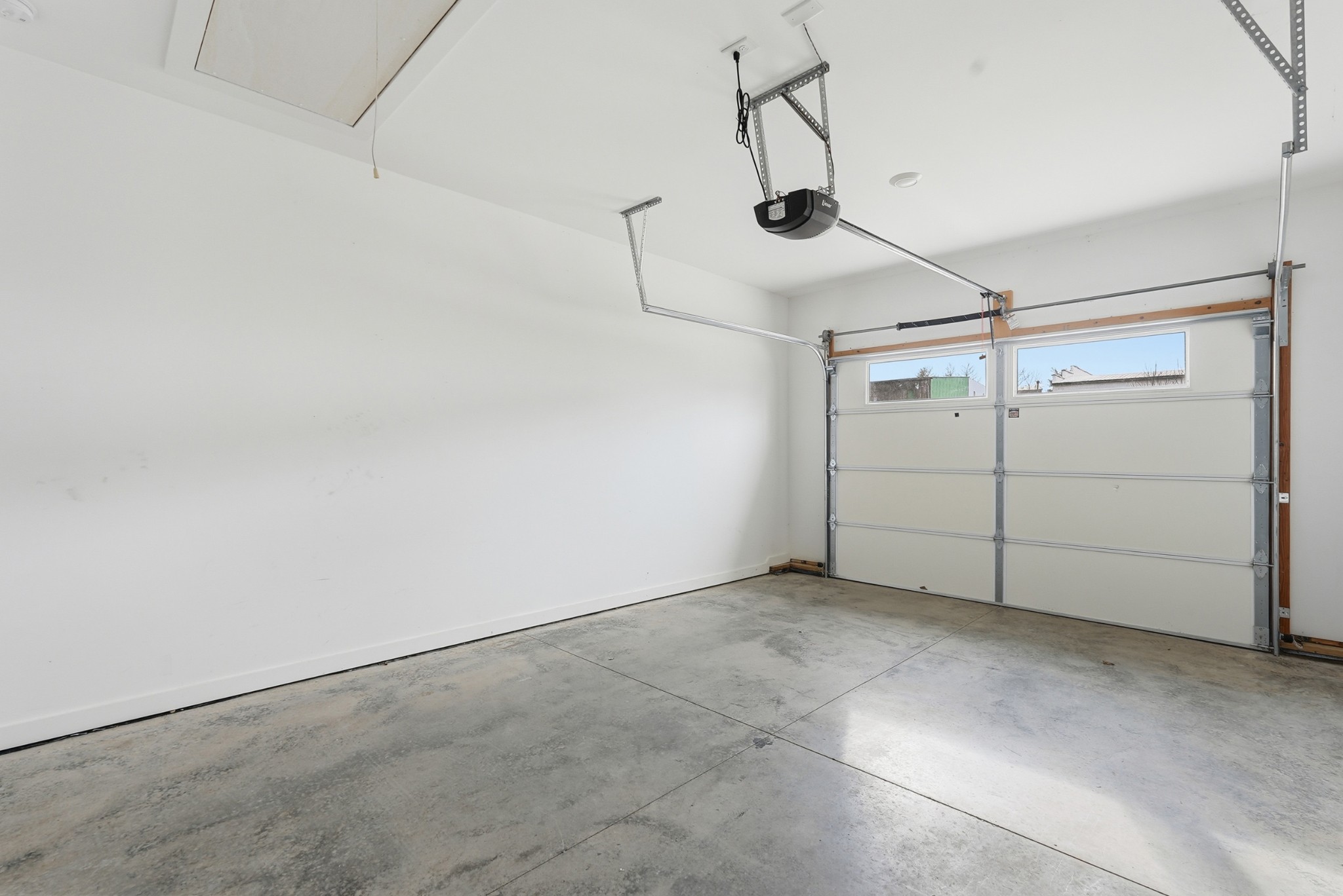 113 11th Avenue West Springfield, TN 37172 - Photo 17 of 27 a view of a room with an empty space