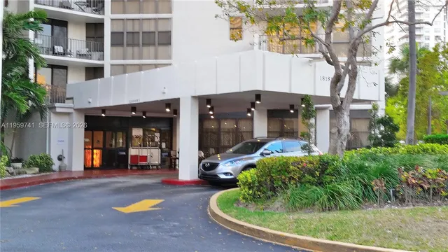 $2,550 | 18181 Northeast 31st Court, Unit 2505, Aventura, FL 33160