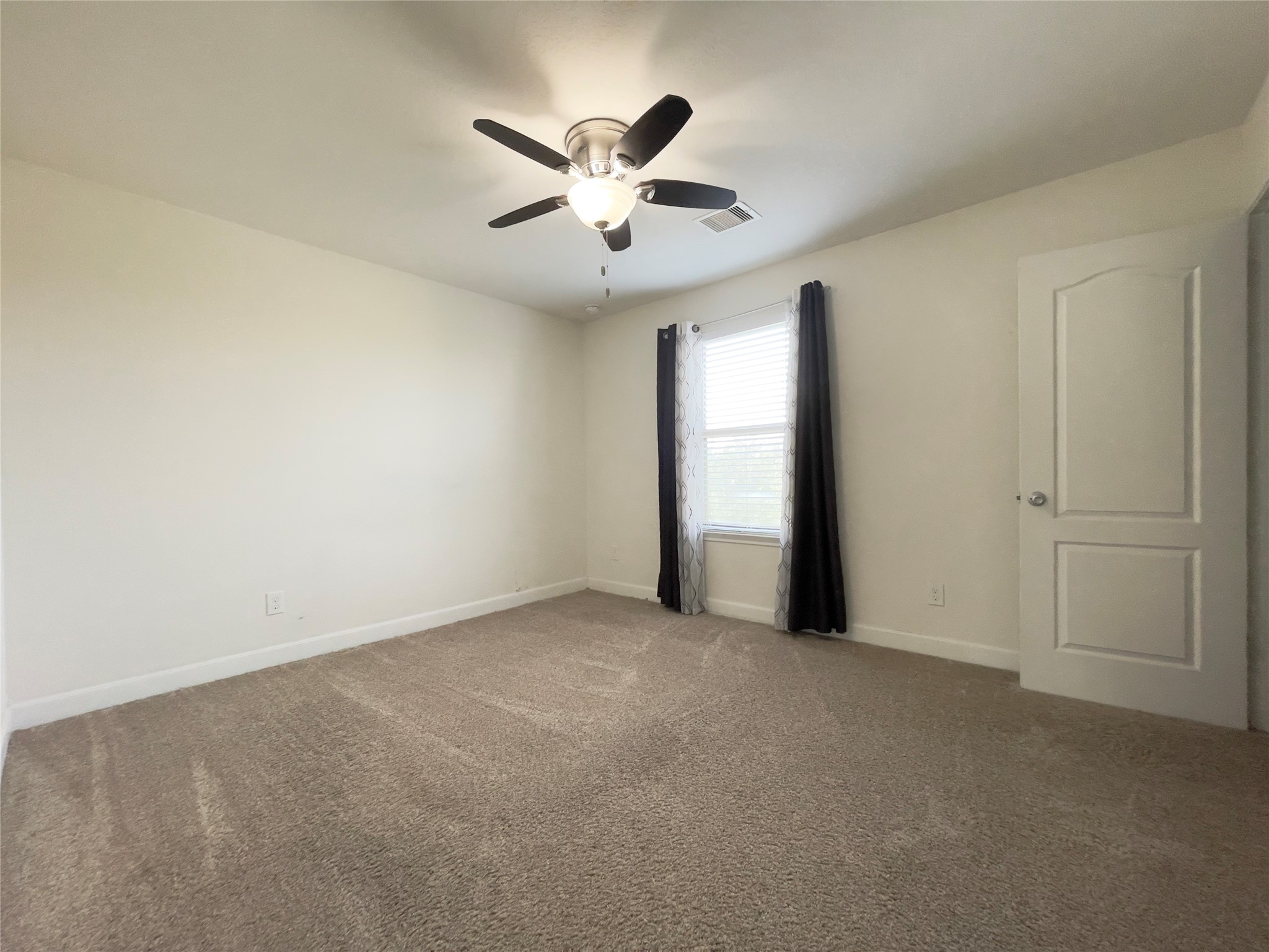 2707 Volute Houston, TX 77038 - Photo 20 of 28 Secondary upstairs bedroom.