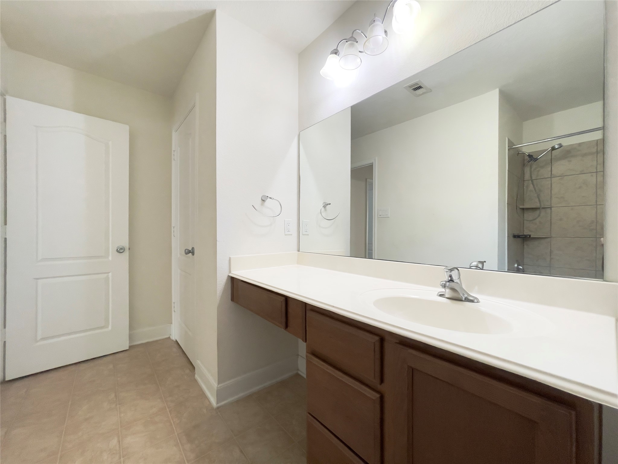 2707 Volute Houston, TX 77038 - Photo 22 of 28 Full bathroom with Vanity space…
