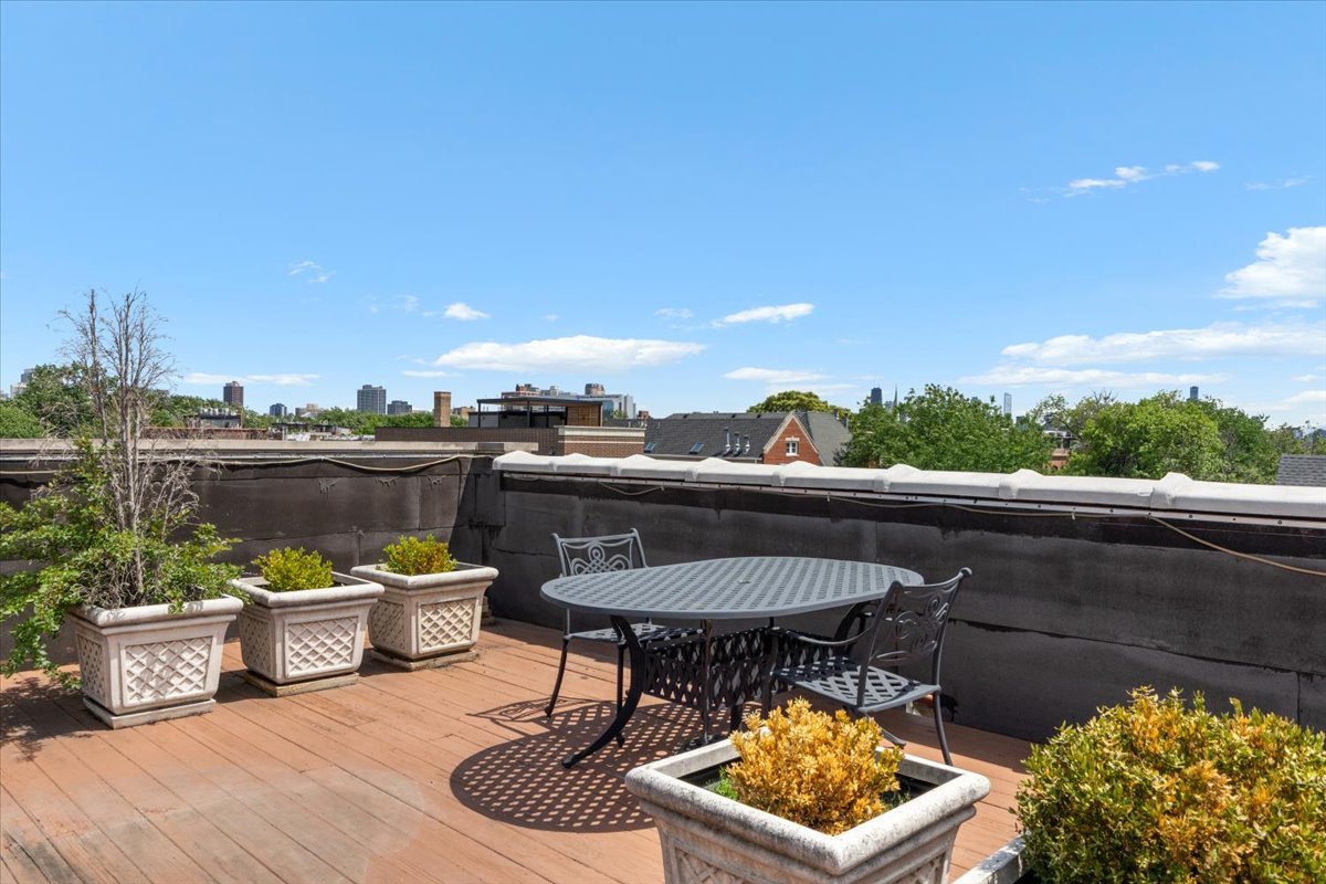 3302 North Racine Avenue, Unit 3 Chicago, IL 60657 - Photo 23 of 24