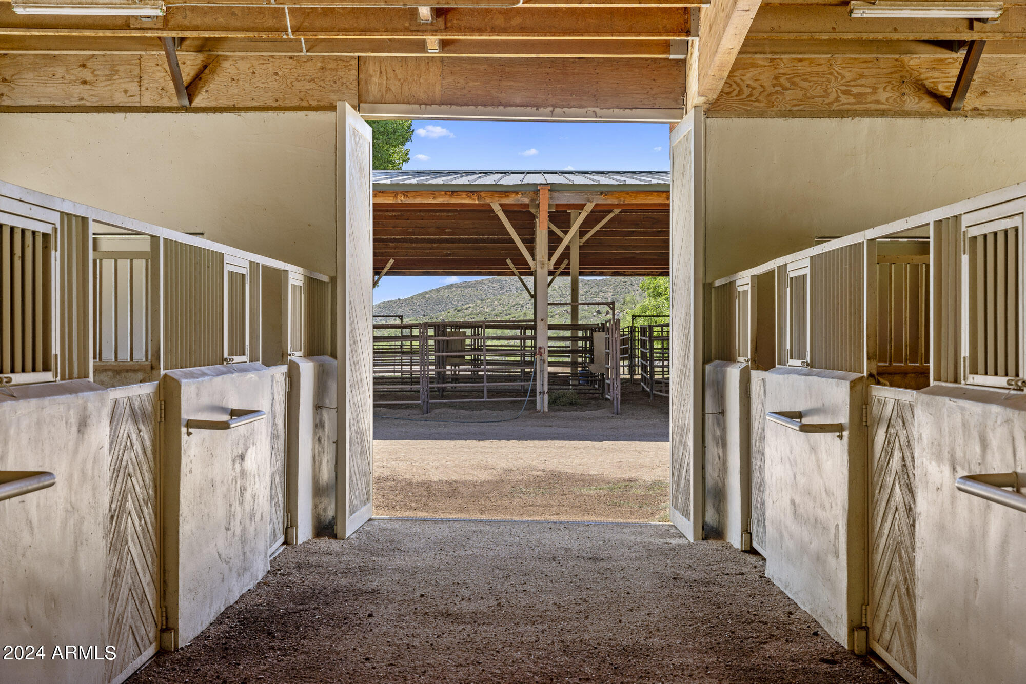5500 Four Cross Ranch Road Skull Valley, AZ 86338 - Photo 37 of 59 Main Barn