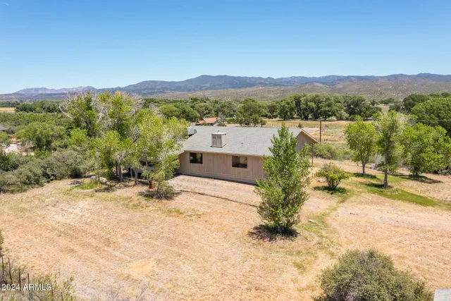 $8,900,000 | 5500 Four Cross Ranch Road, Skull Valley, AZ 86338