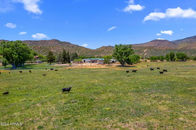 $8,900,000 | 5500 Four Cross Ranch Road, Skull Valley, AZ 86338
