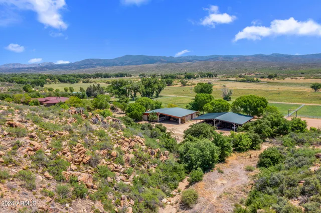 $8,900,000 | 5500 Four Cross Ranch Road, Skull Valley, AZ 86338