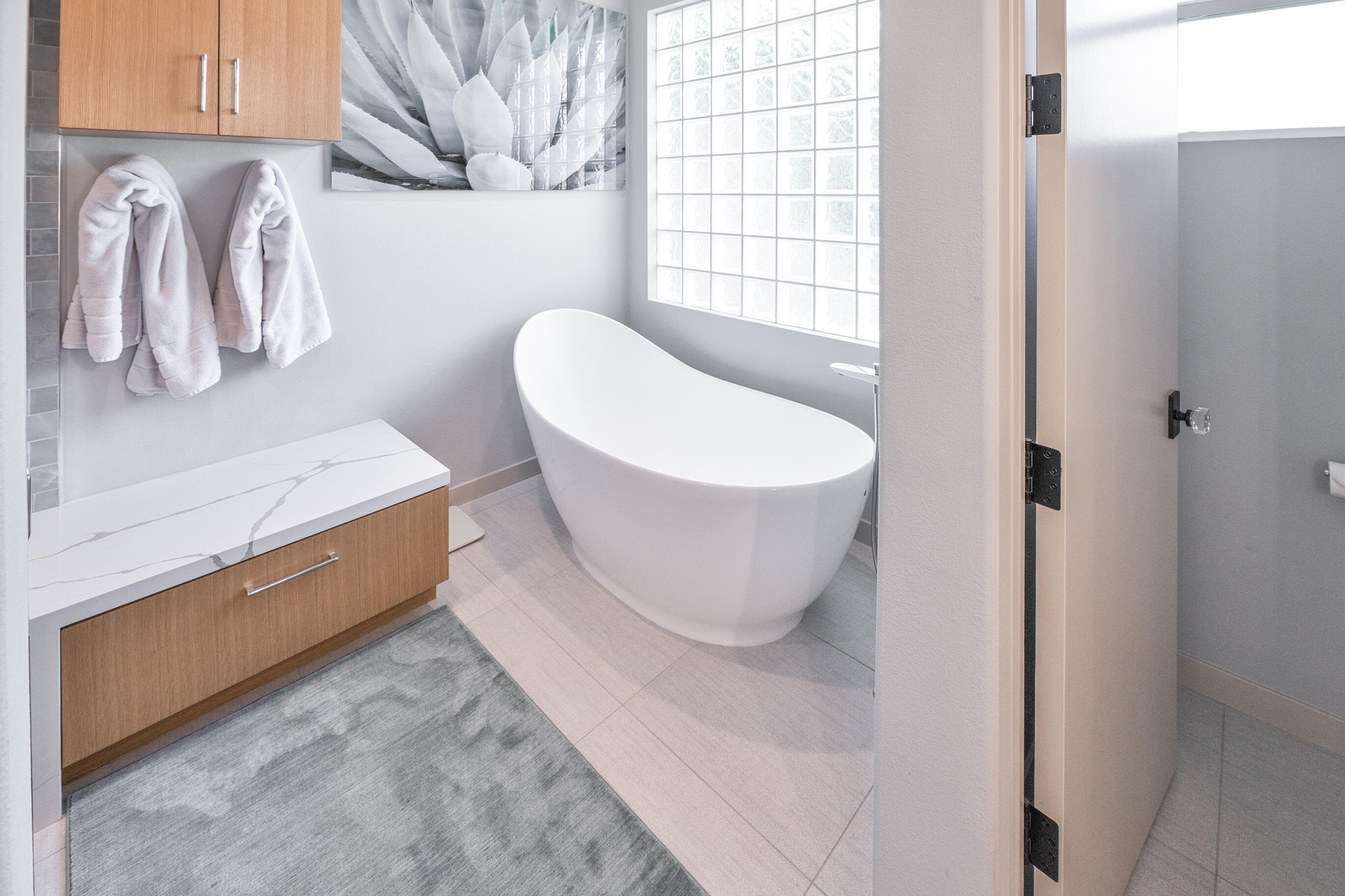 12 Varsity Circle Rancho Mirage, CA 92270 - Photo 32 of 59 a spacious bathroom with a bathtub sink and toilet