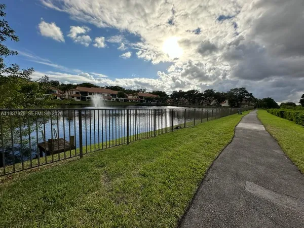$2,900 | 3309 Water Oak Drive, Unit 1304, Hollywood, FL 33021
