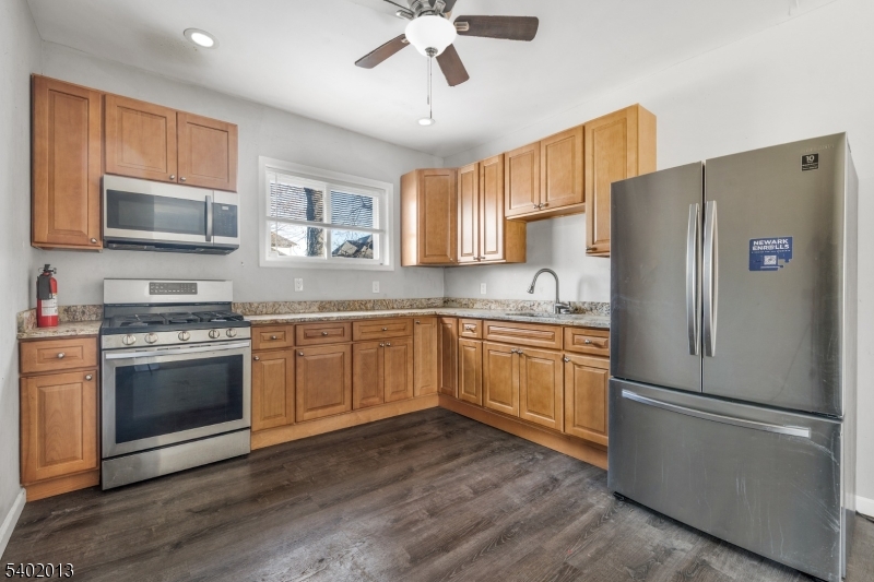 31 Homestead Park Newark, NJ 07108 - Photo 11 of 24